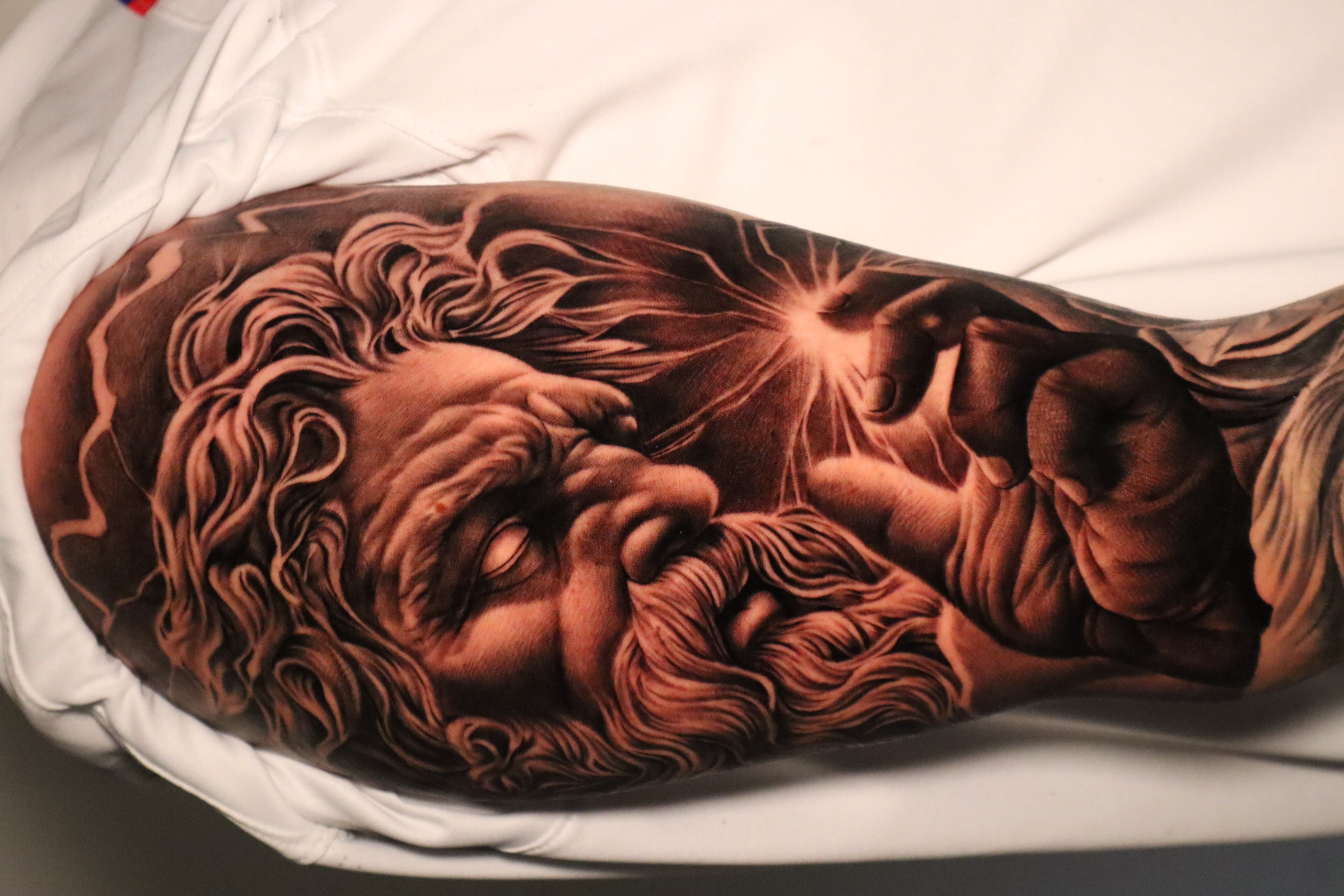 Realism - Statua Zeus